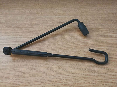 做汽車千斤頂手搖桿成型產品，選貝朗線材折彎機