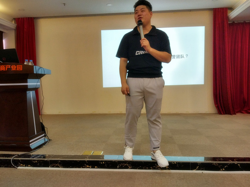 周末，貝朗鋼線成型機廠家員工與您相約聚大電商產業園